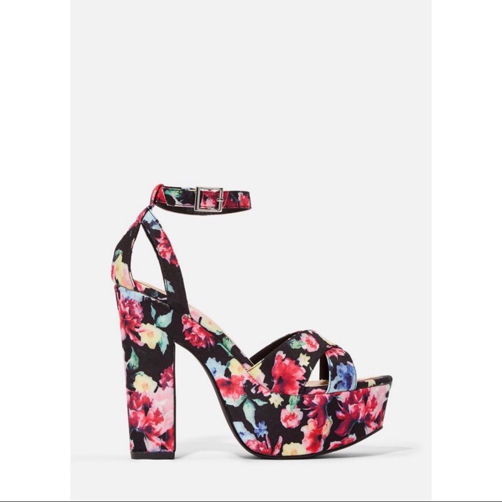 🆕JustFab Black Floral Platform Heeled Sandal